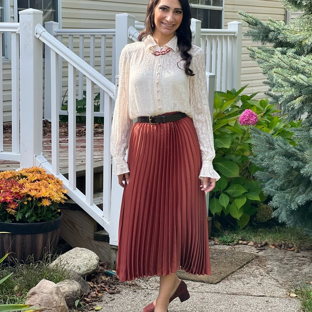 Vince Camuto Gold and Rust/Copper Collar Necklac, Comfy Clip on Earrings Set - Picture 3 of 3